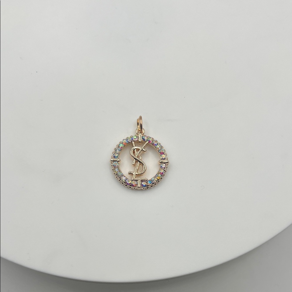 868. Elegant Gold YSL Pendant on 18” gold plated chain. - Picture 6 of 8
